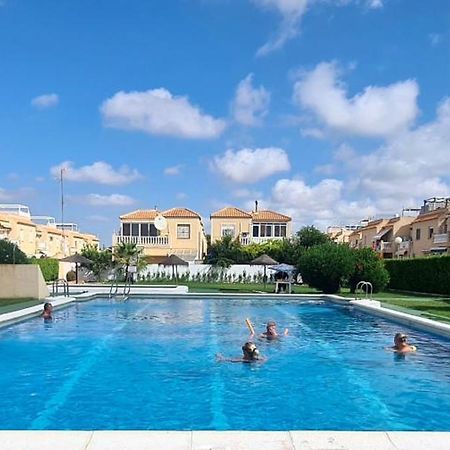 Bungalow Avec Piscine Torrevieja Esterno foto