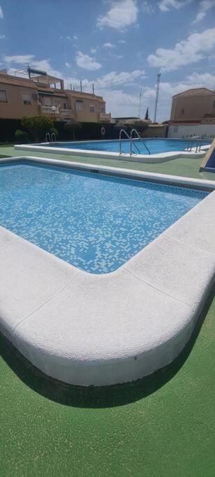 Bungalow Avec Piscine Torrevieja Esterno foto